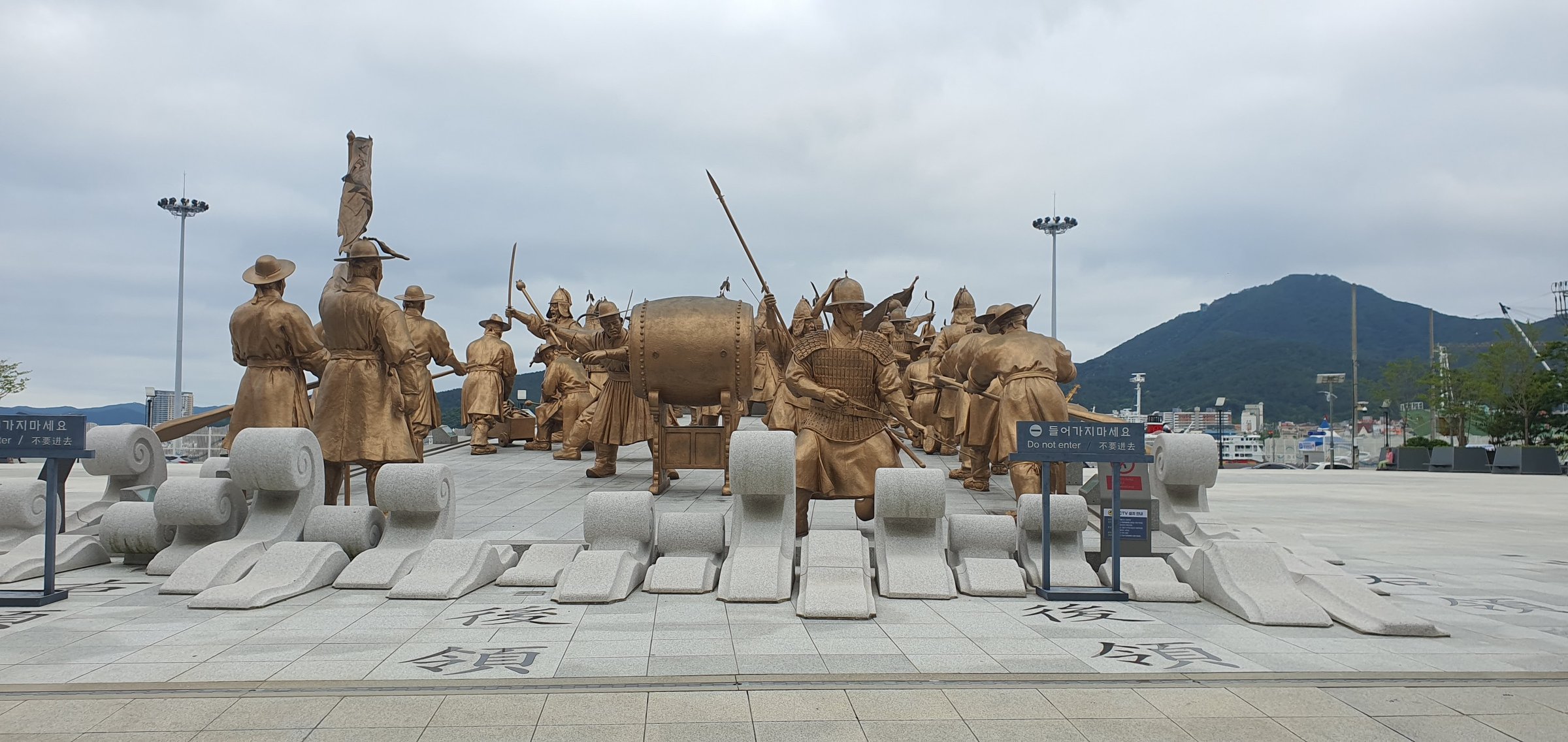 雪后静谧的山村，海港老城在冬季偶有的清寂一面。